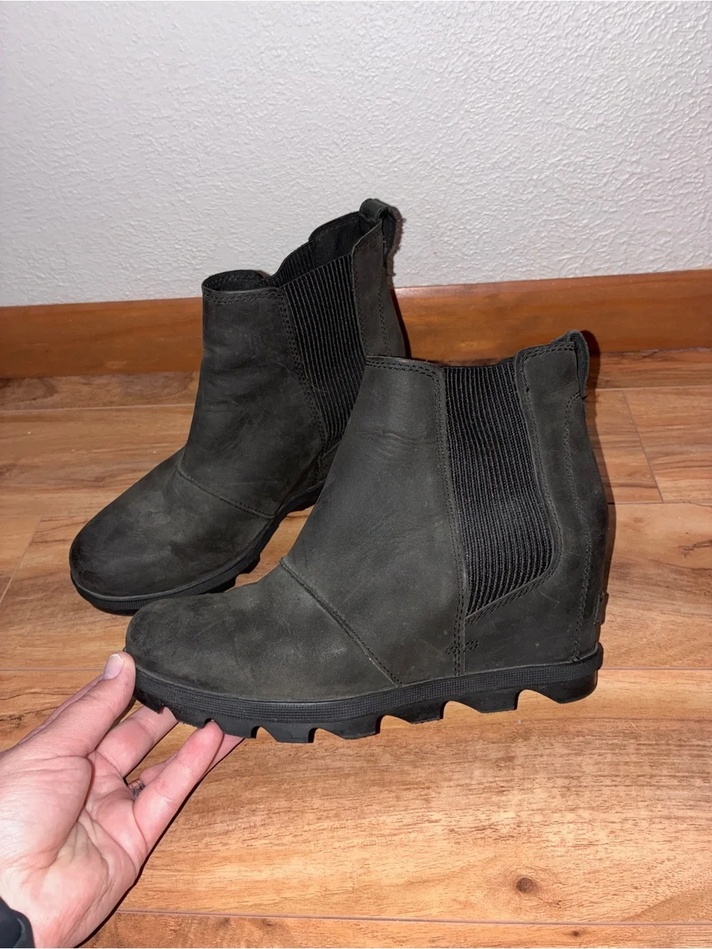 Sorel Joan of Arctic Wedge Chelsea Booties, black - size 8